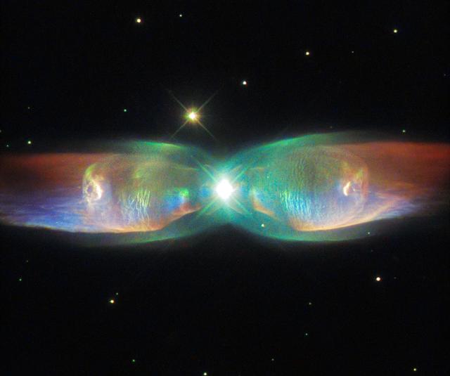 hubble-sees-the-wings-of-a-butterfly-the-twin-jet-nebula_20283986193_o~small