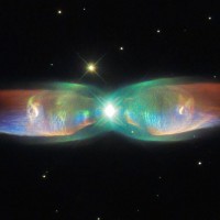 hubble-sees-the-wings-of-a-butterfly-the-twin-jet-nebula_20283986193_o~small